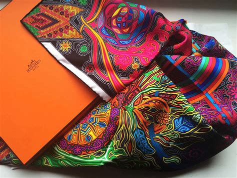 hermes foulard come riconoscere|Storia del foulard Hermès e come abbinarlo senza .